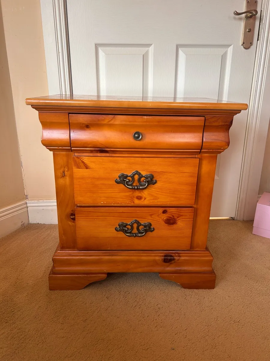 Bedroom furniture - Image 4