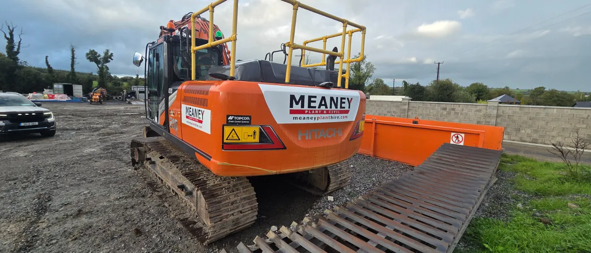 Hitachi 210 zaxis - Image 2