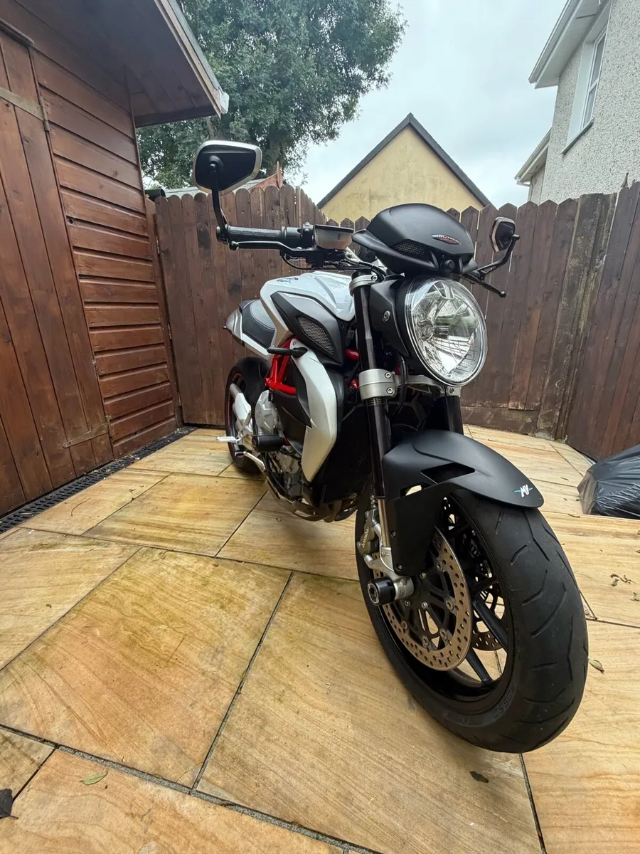 MV AGUSTA BRUTALE 800  2015 - Image 2