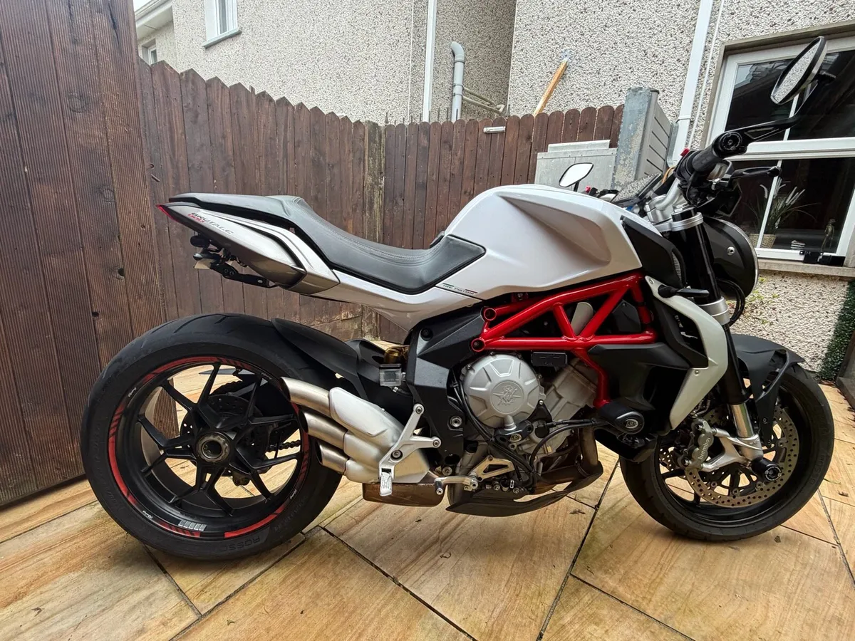 MV AGUSTA BRUTALE 800  2015 - Image 3