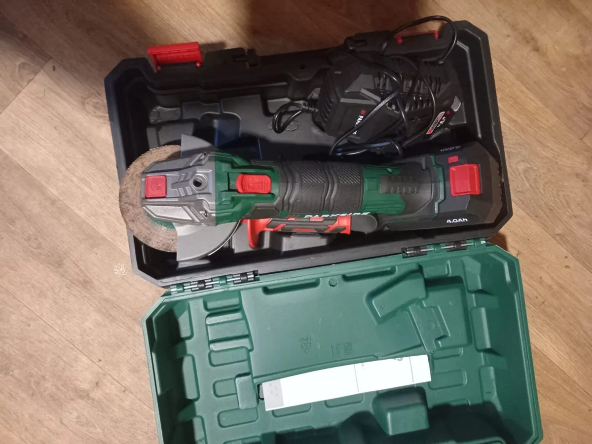 Parkside battery angle grinder with big 4.0 Ah bat - Image 4