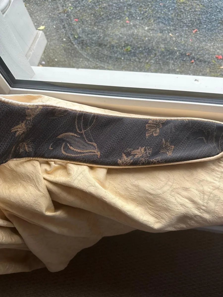 Curtains and Pelmet - Image 4