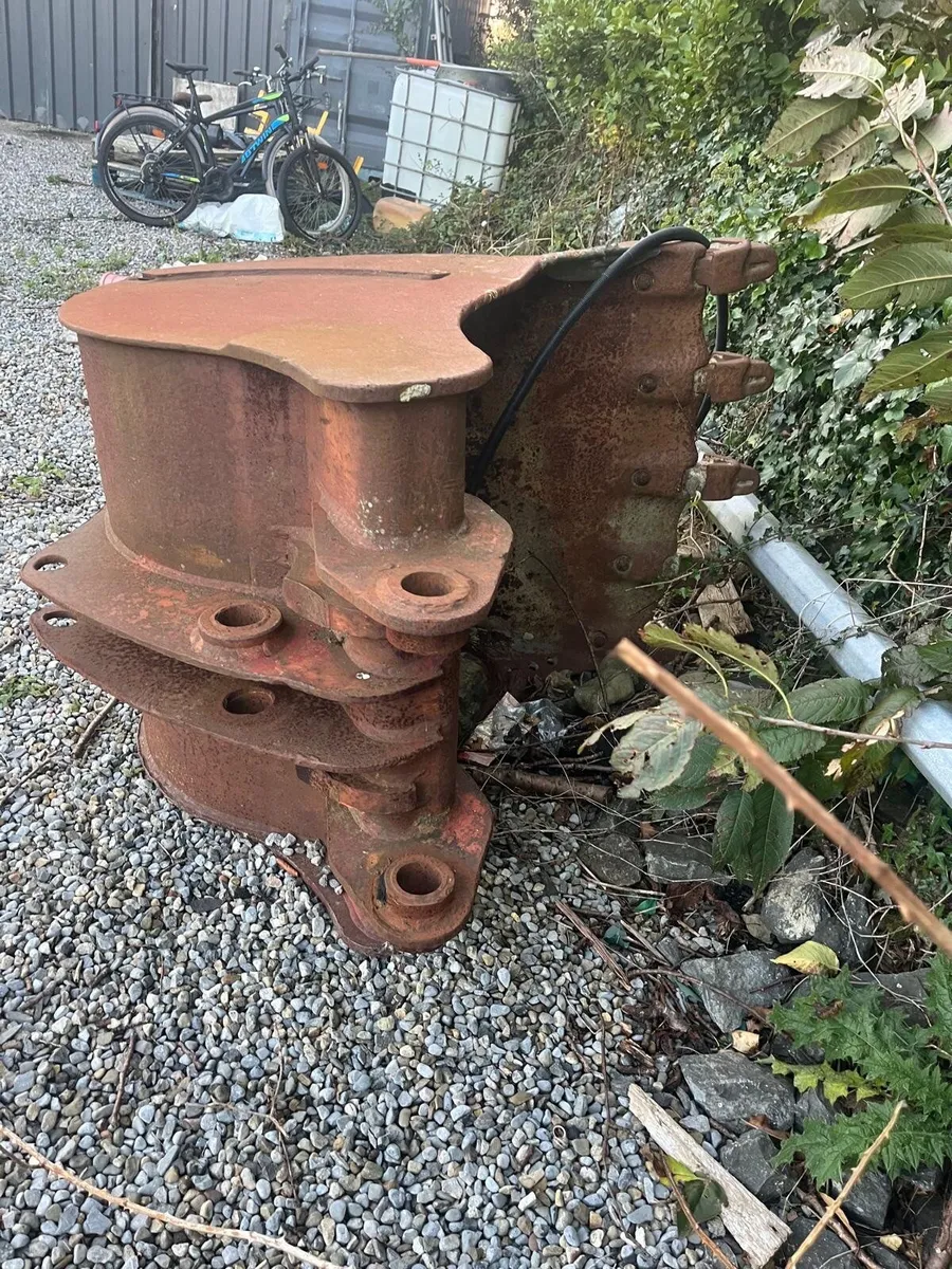 Poclain  Excavator - Image 4