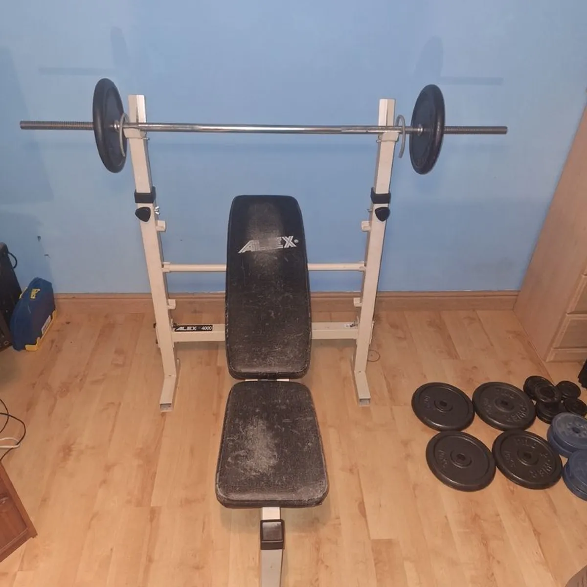 Weight Bench & 100kg of weights - Image 1