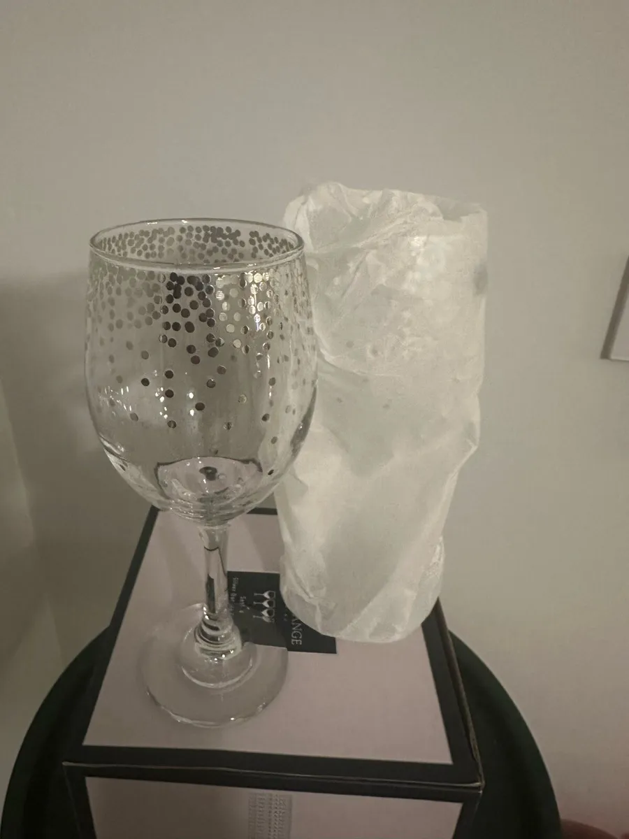 NEWGRANGE wine glass - Image 3