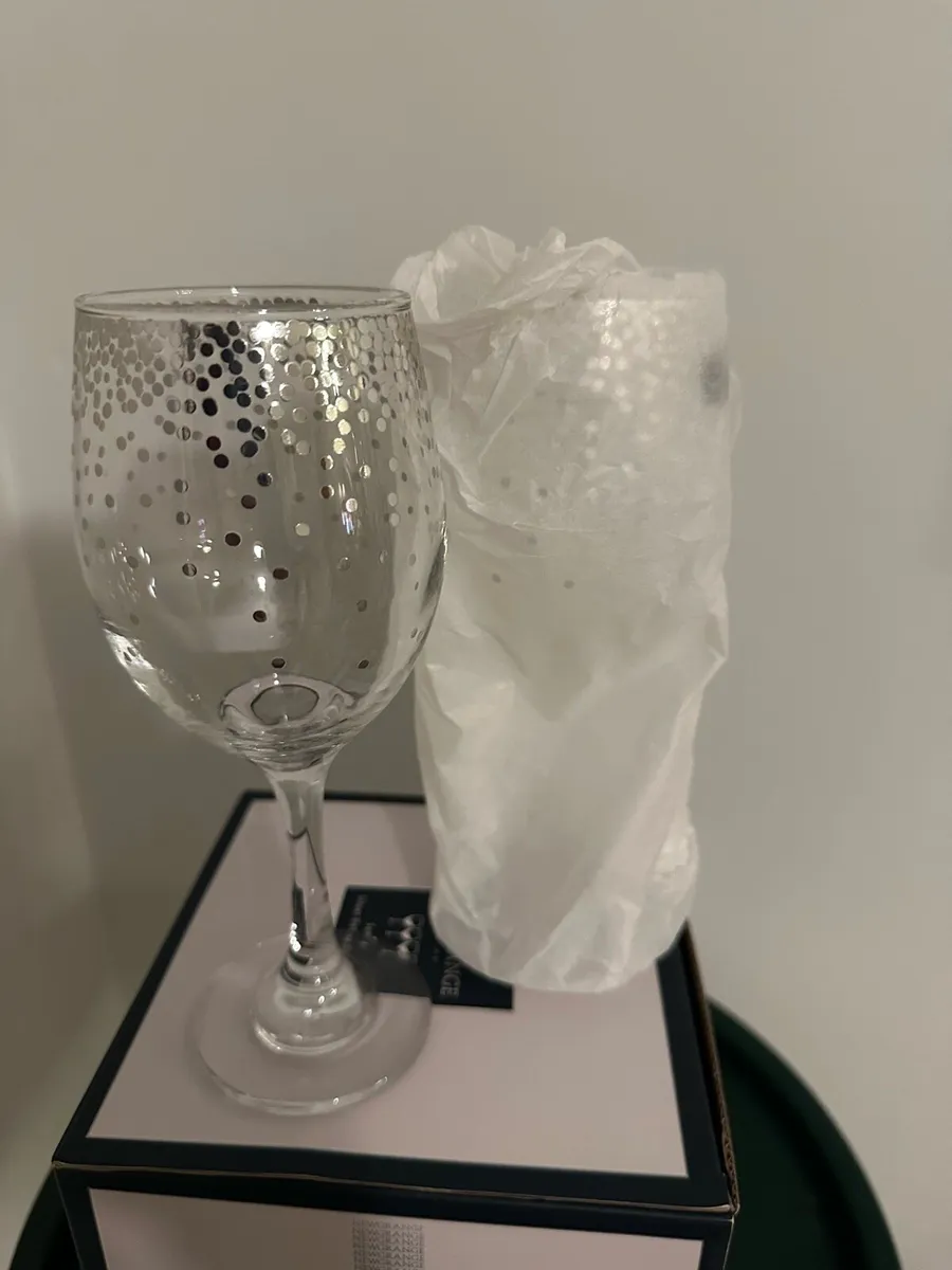 NEWGRANGE wine glass - Image 2