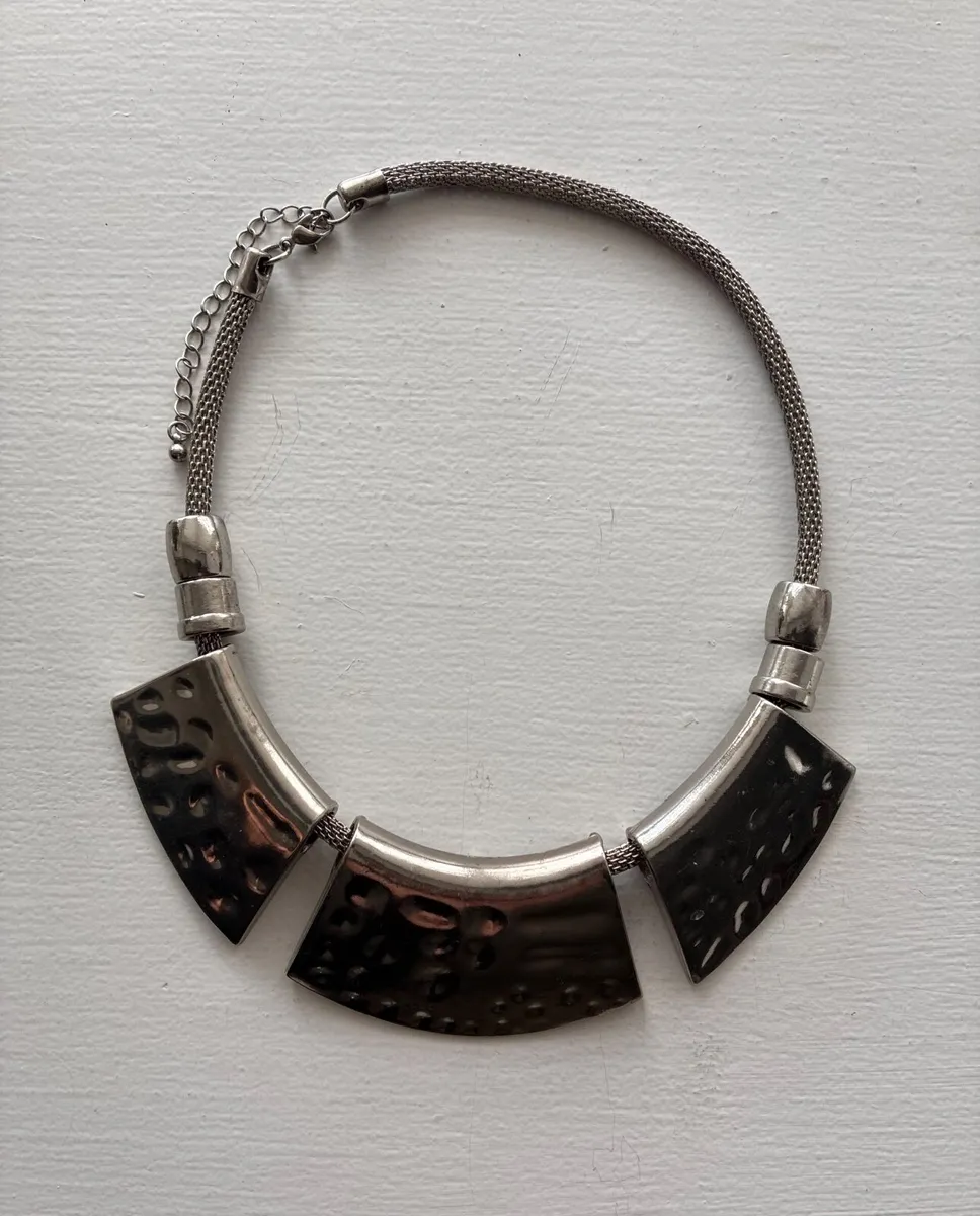 Fabulous Metallic Panel Statement Piece - Jeweller - Image 2