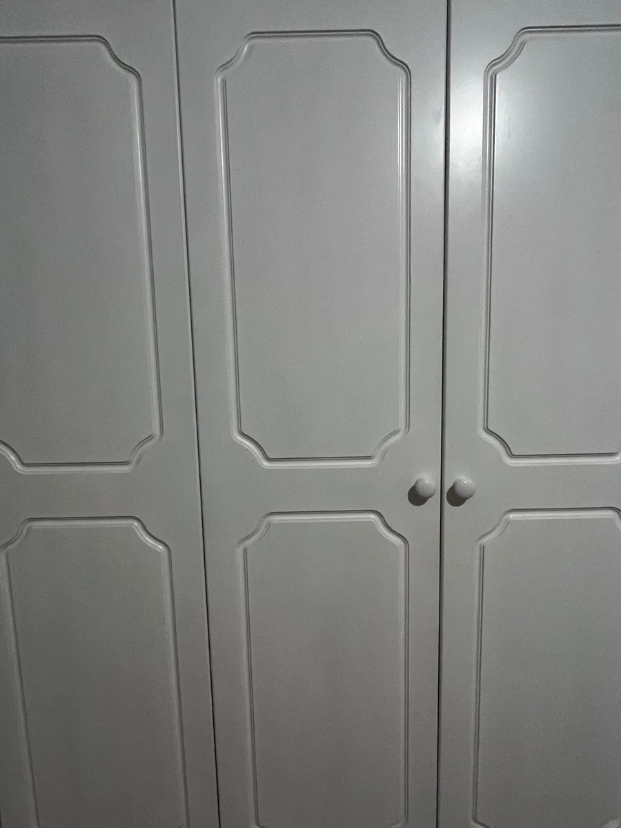 Fitted Wardrobe - Image 3
