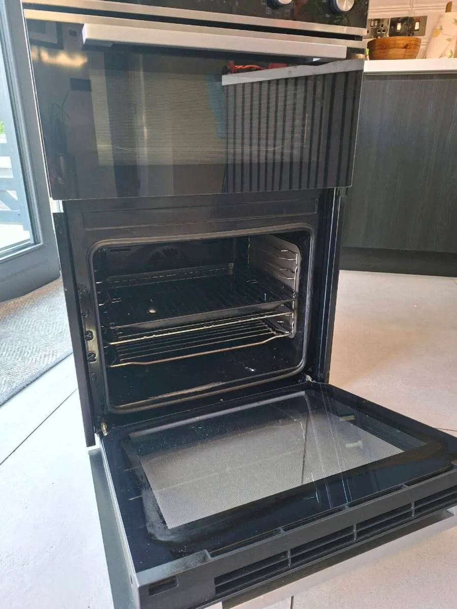 Double Oven and Microwave - Image 4