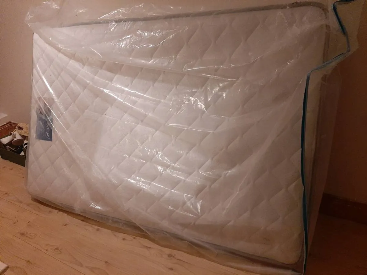 Bed - Image 1