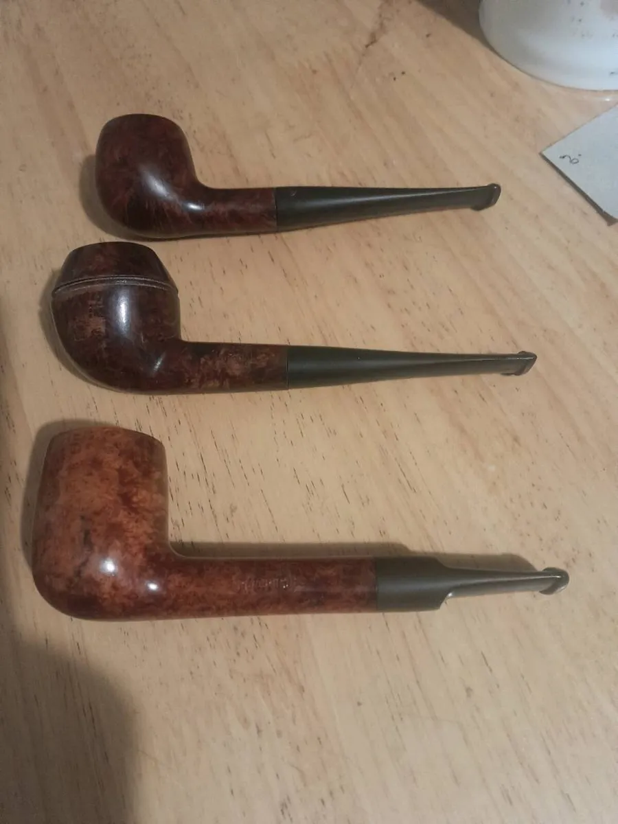 Three vintage  wooden pipes - Image 1