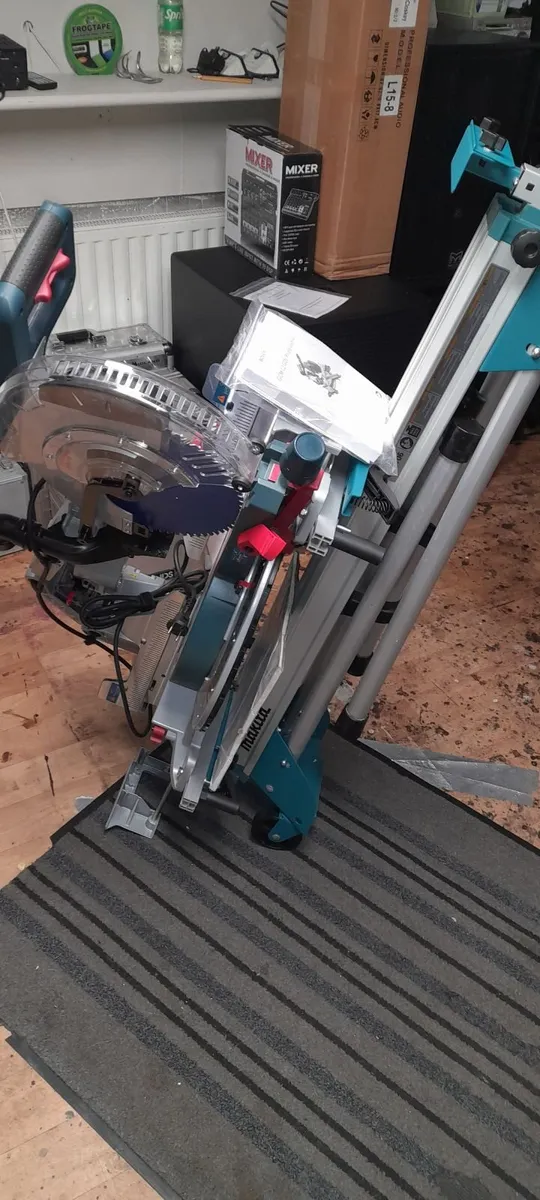 Bosch mitre saw new. 240v - Image 2