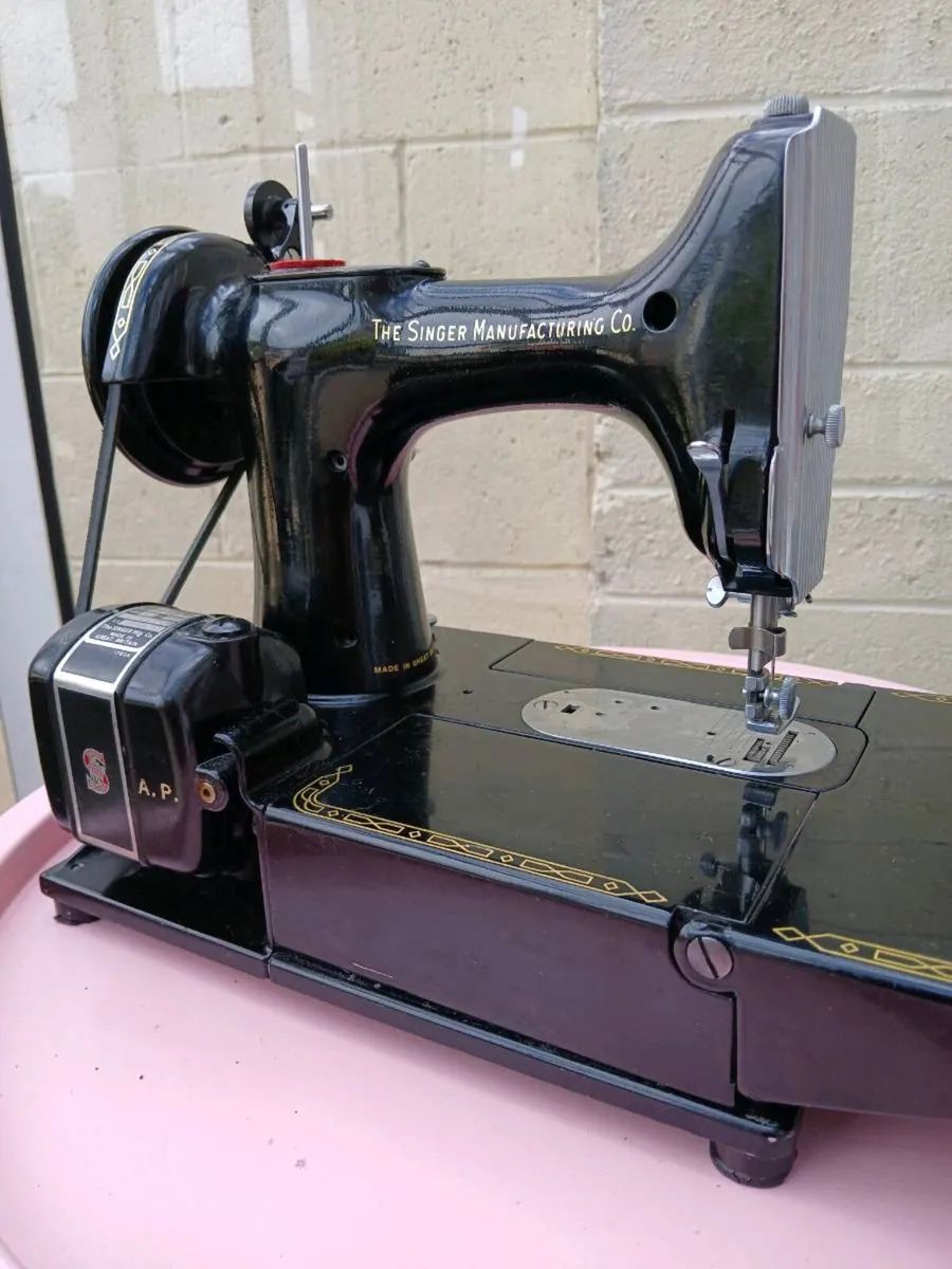 Singer featherweight - Image 3