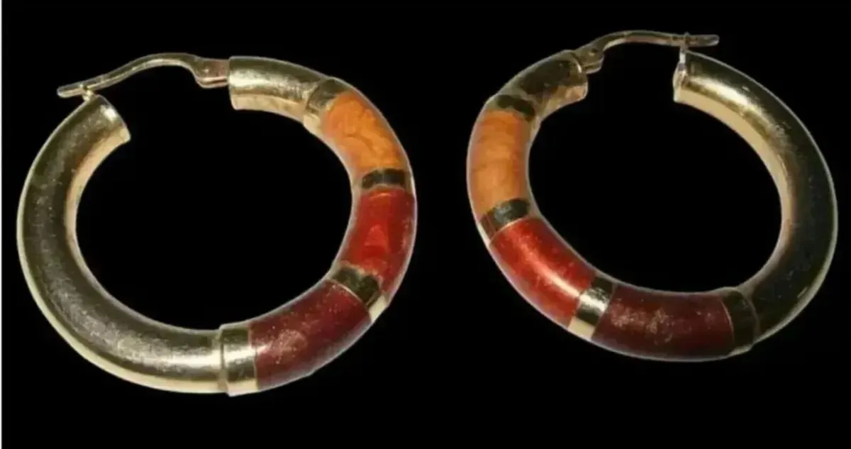 Vintage Hallmarked 9ct Gold Tri-Colour Earrings - Image 2