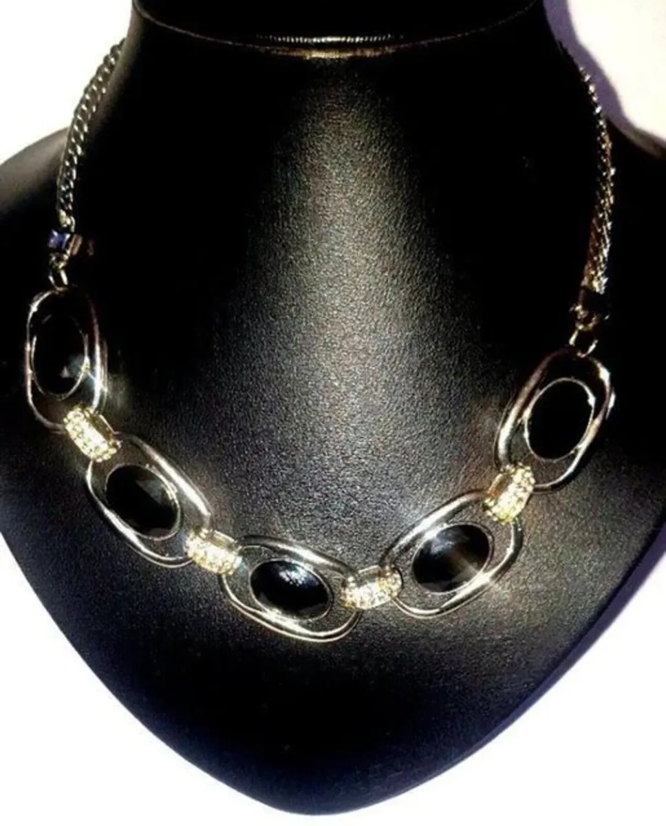 Vintage Black Oval Statement Necklace (Adjustable) - Image 4