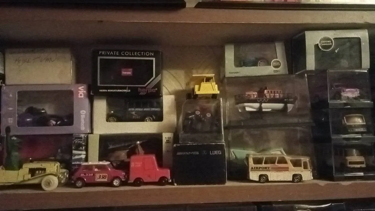 COLLECTION 1-64 SCALES  OF MATCHBOX & CORGI MODLE - Image 2