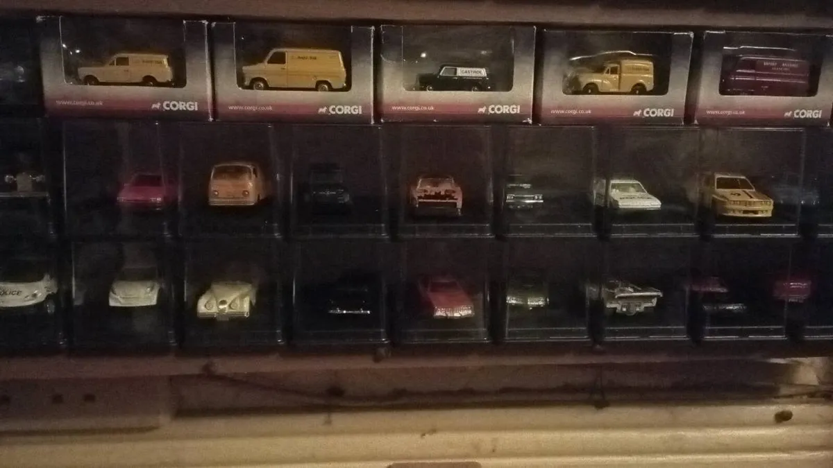 COLLECTION 1-64 SCALES  OF MATCHBOX & CORGI MODLE - Image 4