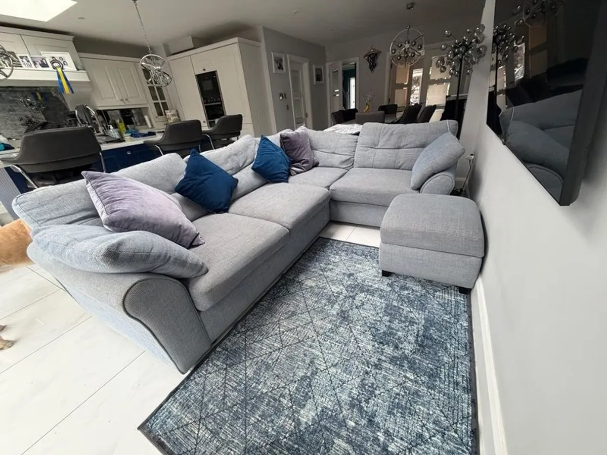 L shaped sofa - Image 1