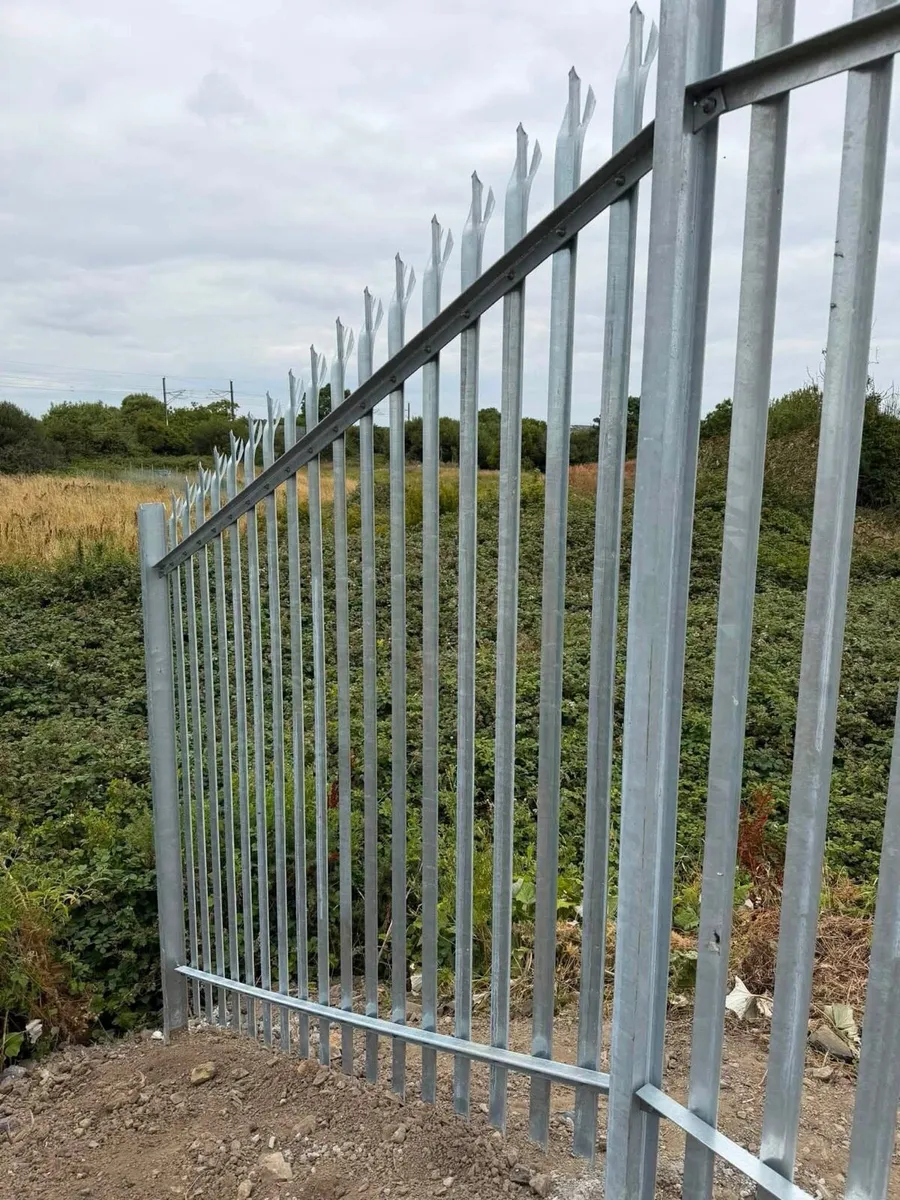 Palisade fence, supply and install - Image 4