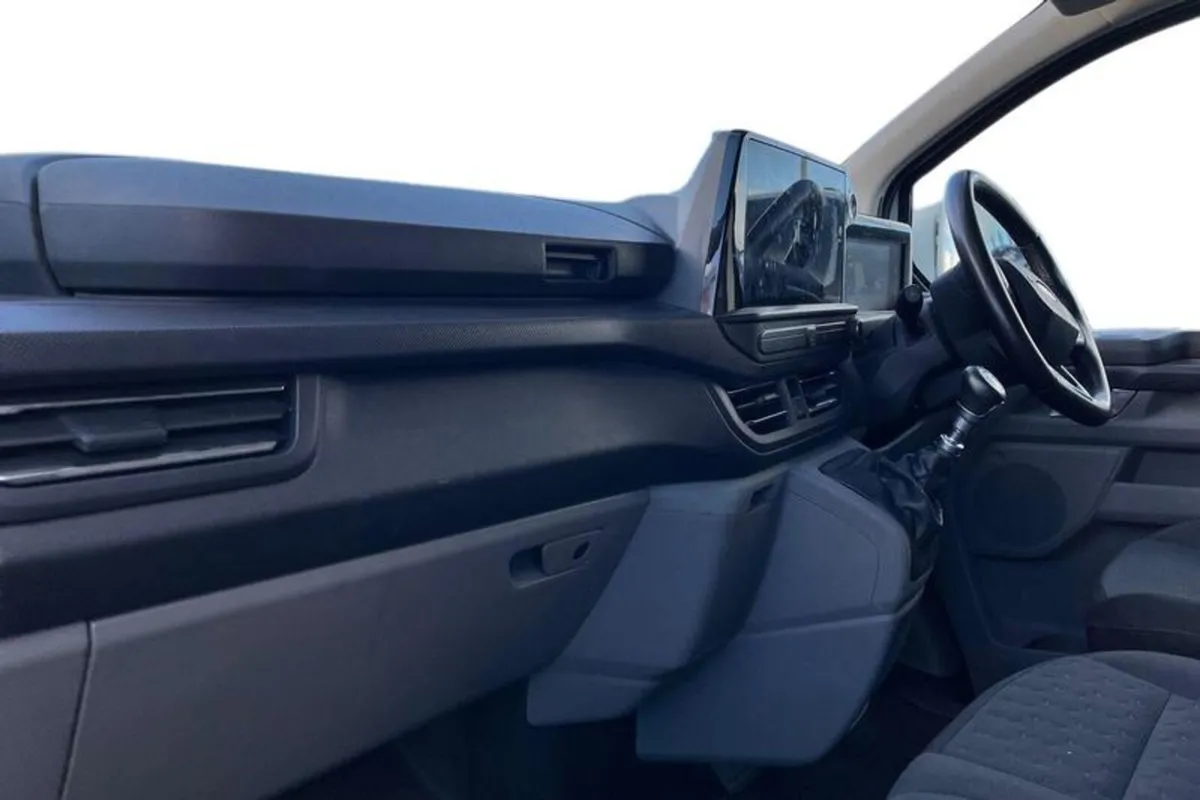 Ford Transit Custom 300 L2  FWD 2.0 EcoBlue 136ps - Image 3