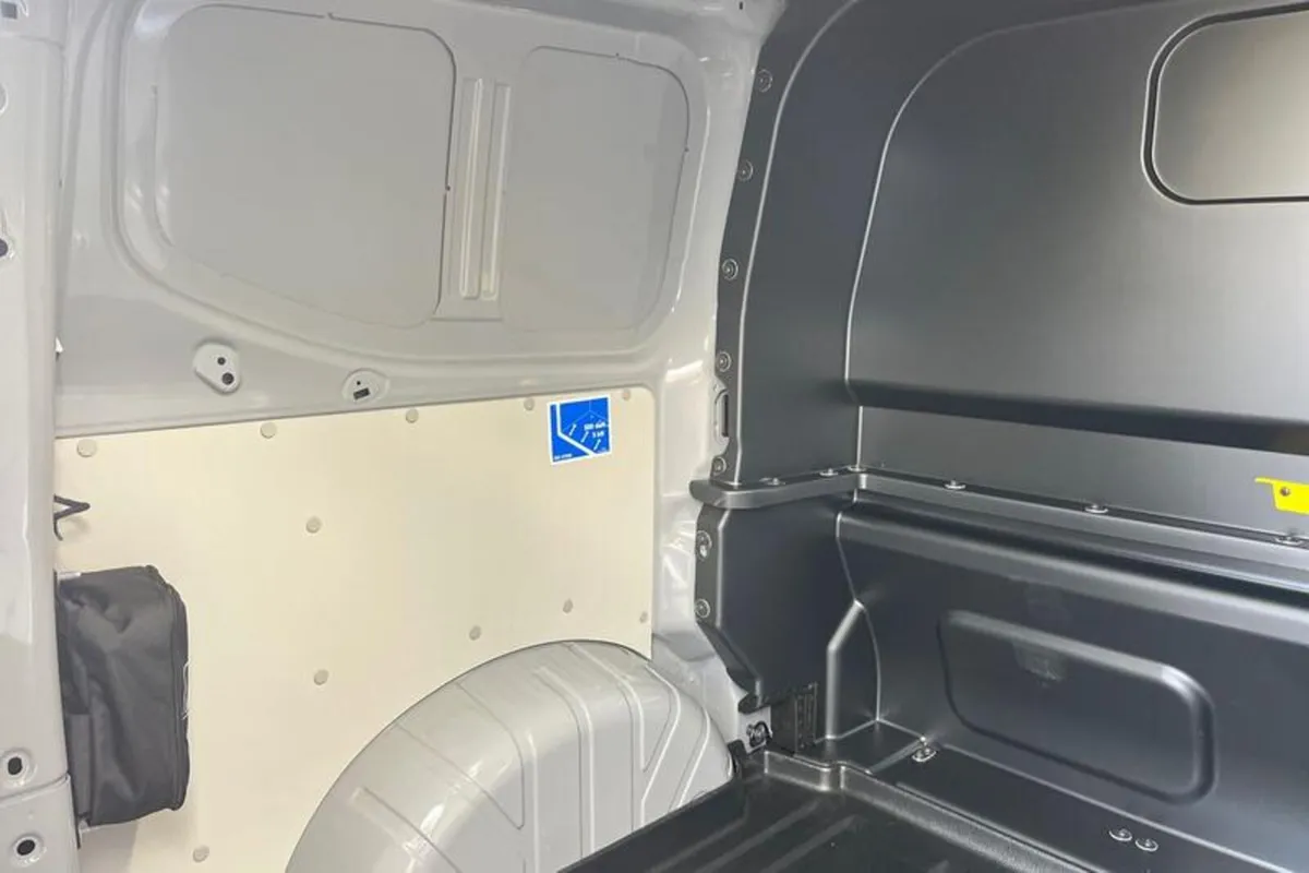 Ford Transit Custom 2.0 320 EcoBlue Limited Crew V - Image 4