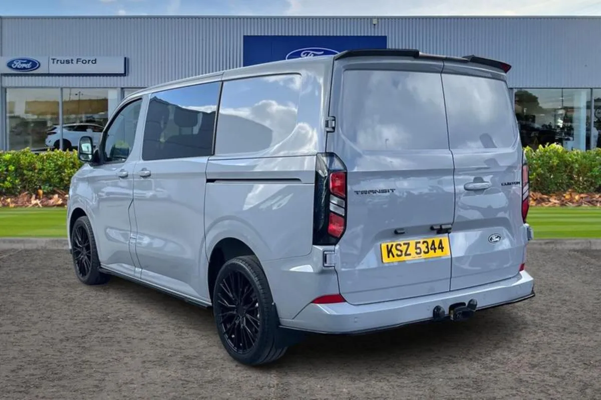 Ford Transit Custom 2.0 320 EcoBlue Limited Crew V - Image 2