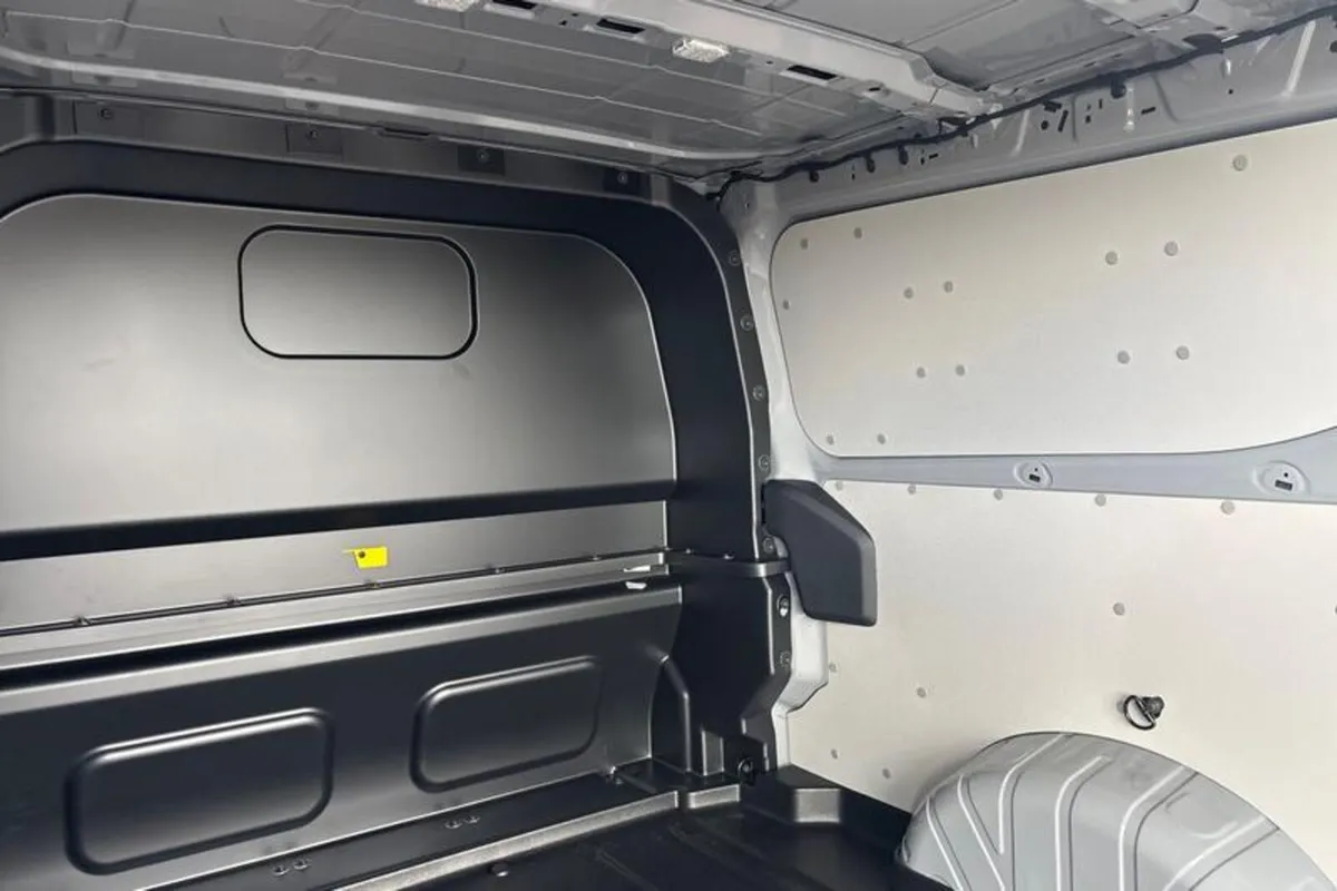 Ford Transit Custom 320 L2  FWD 2.0 EcoBlue 170ps - Image 4