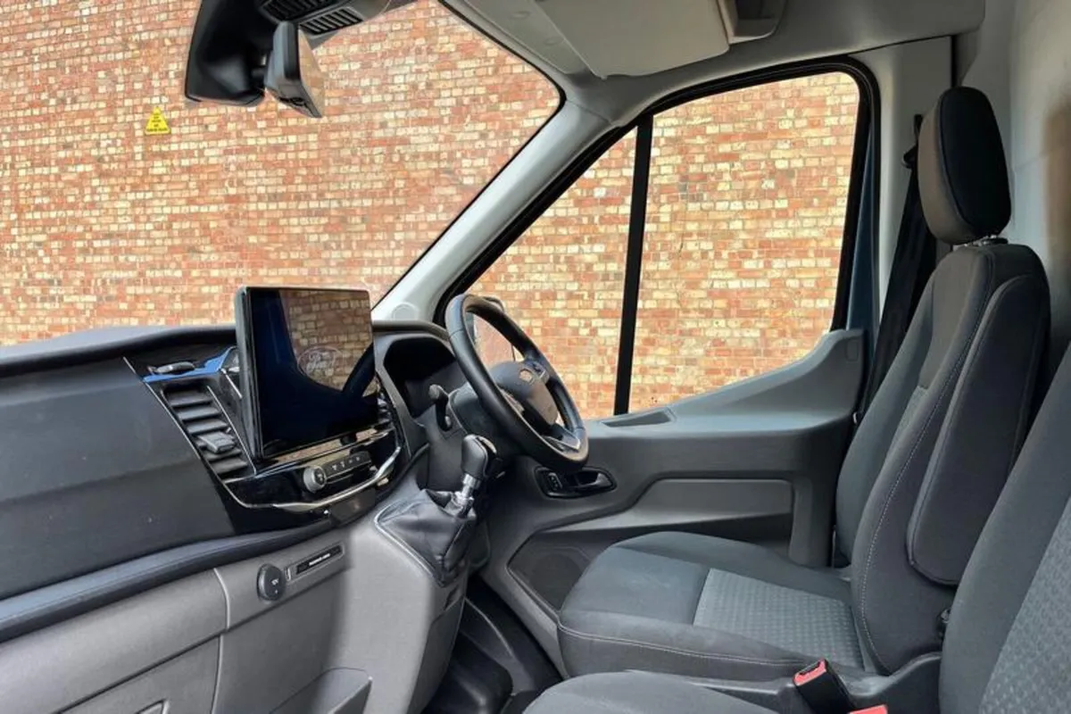Ford Transit 350 Limited L3 H2 LWB Medium Roof FWD - Image 3