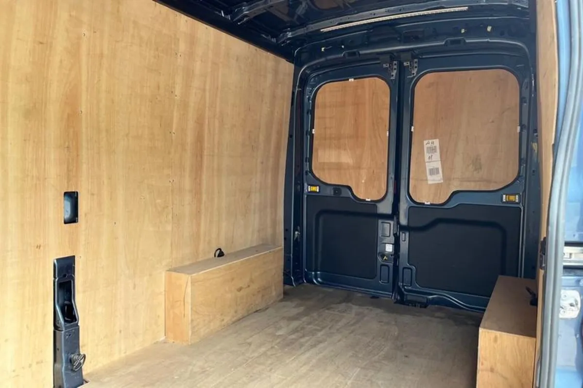 Ford Transit 350 Limited L3 H2 LWB Medium Roof FWD - Image 4