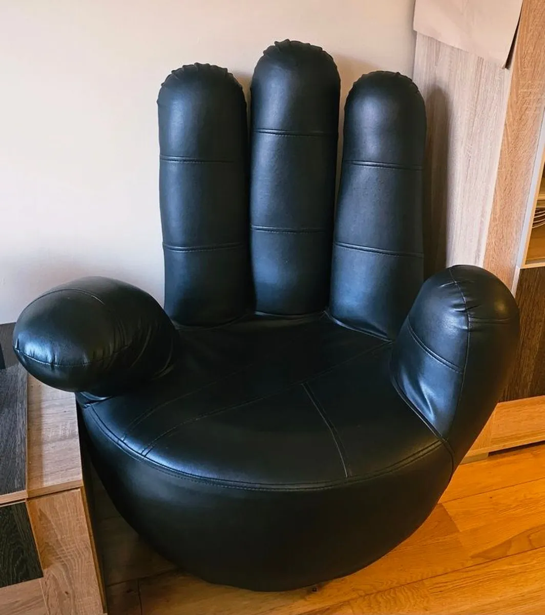 Hand-shaped faux leather swivel armchair - Image 2