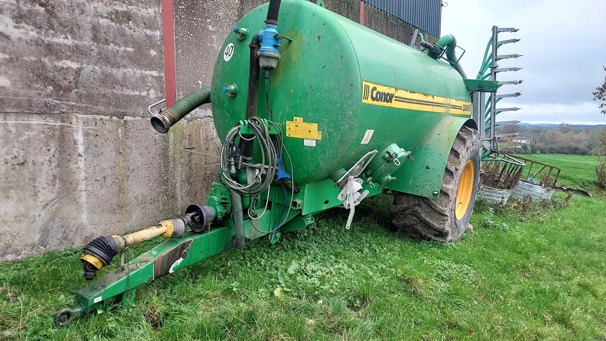 Conor 2500g trailing shoe slurry tank - Image 1