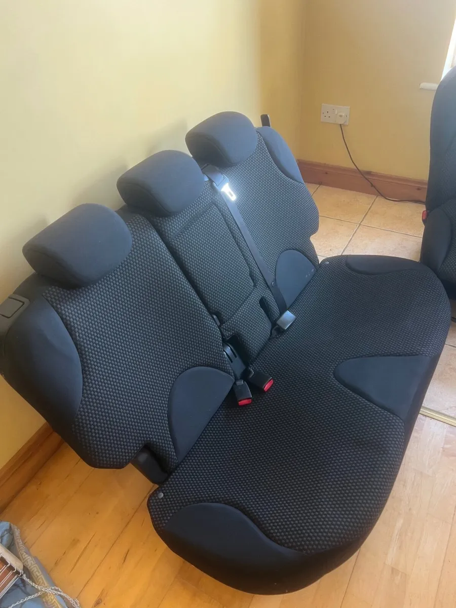 Seats Nissan note e11 - Image 2