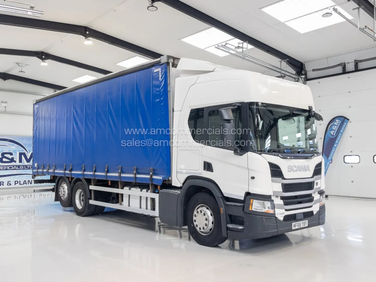 2018 SCANIA P320 CURTAINSIDER - Image 1