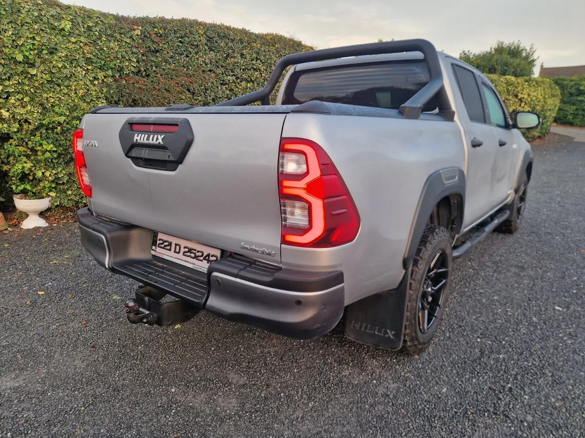 Toyota Hilux  INVINCIBLE AUTO 2022 - Image 4