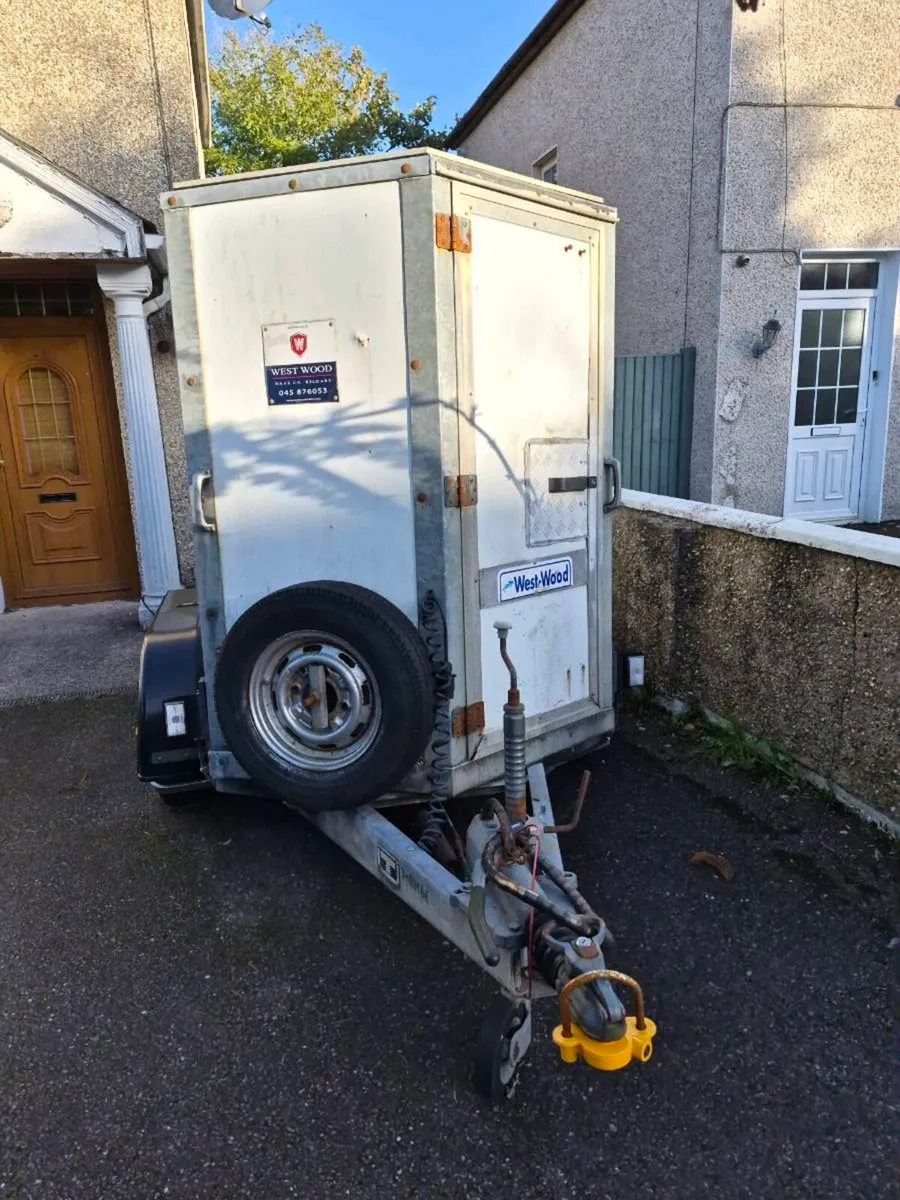 Ifor Williams - Image 1