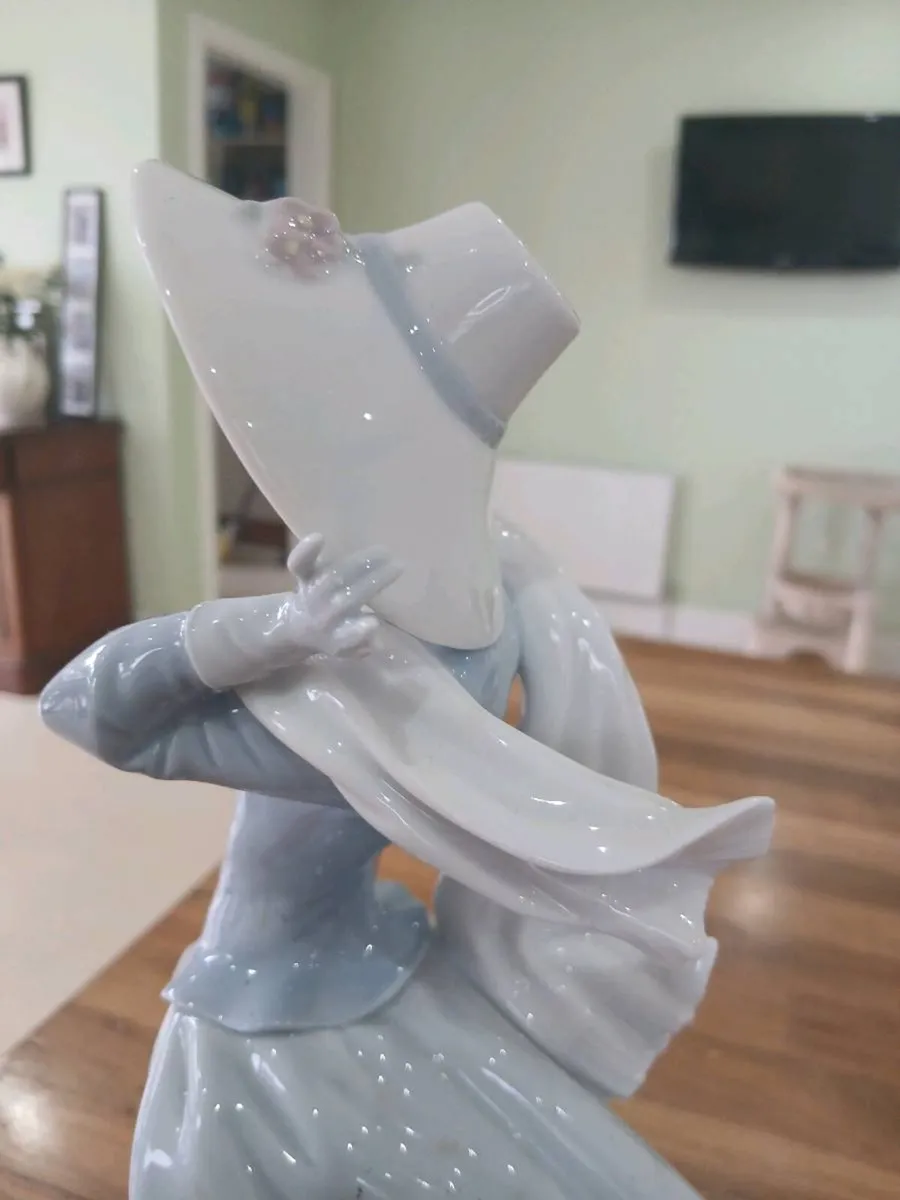 Lladro Spring Breeze 4936 - Image 3