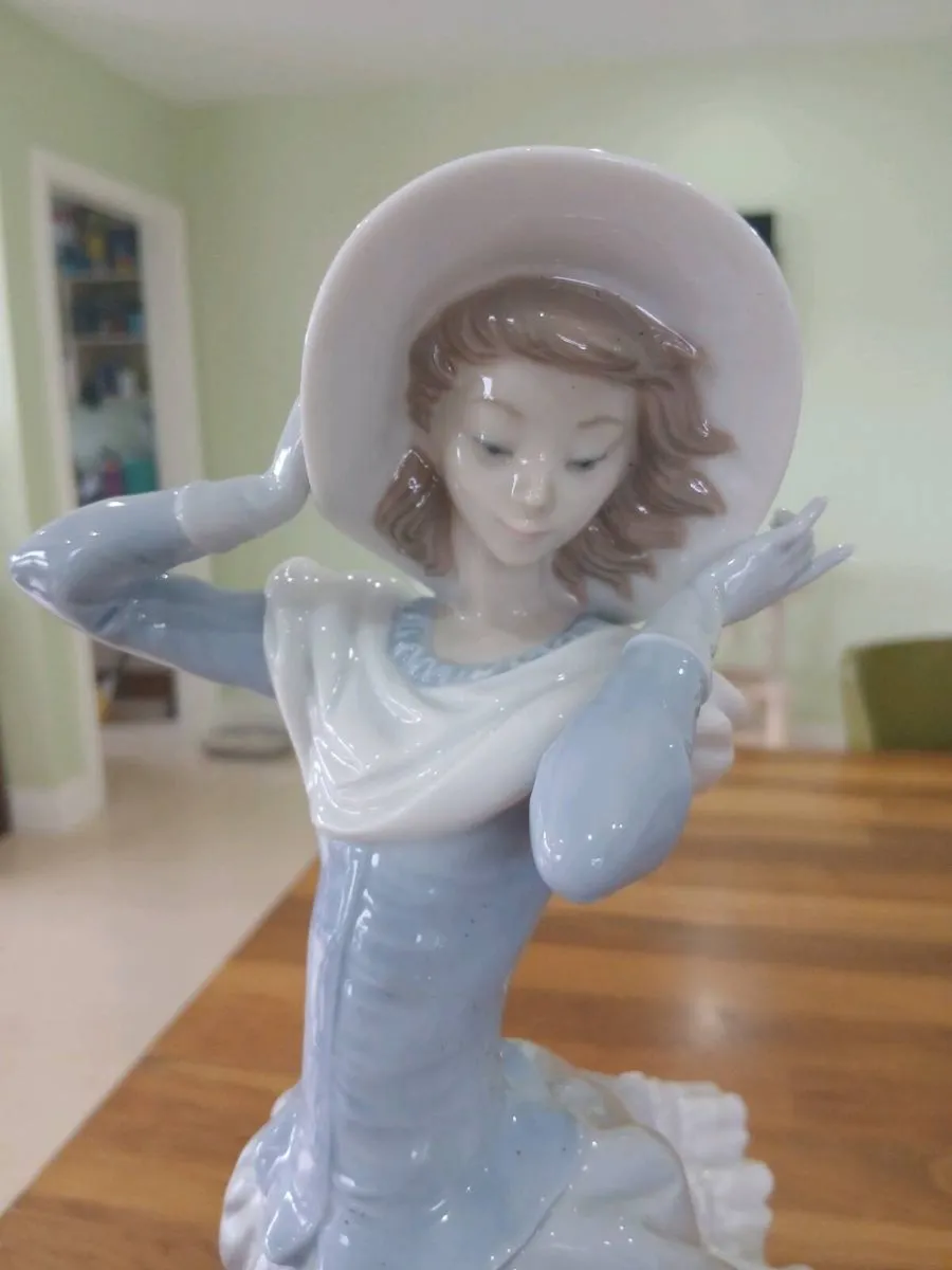 Lladro Spring Breeze 4936 - Image 4