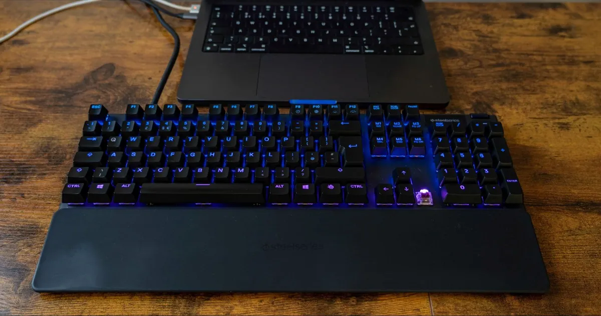 SteelSeries Apex 7 Fullsize Keyboard - Image 1
