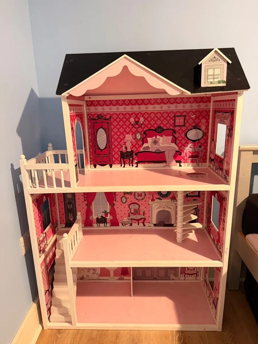 Barbie doll house