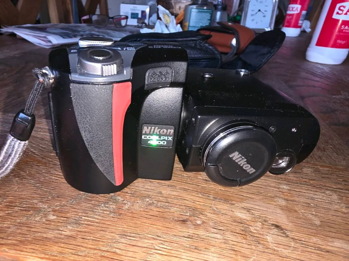 NIKON COOLPIX 4500,New Camera/Video Flash, Battery - Image 1