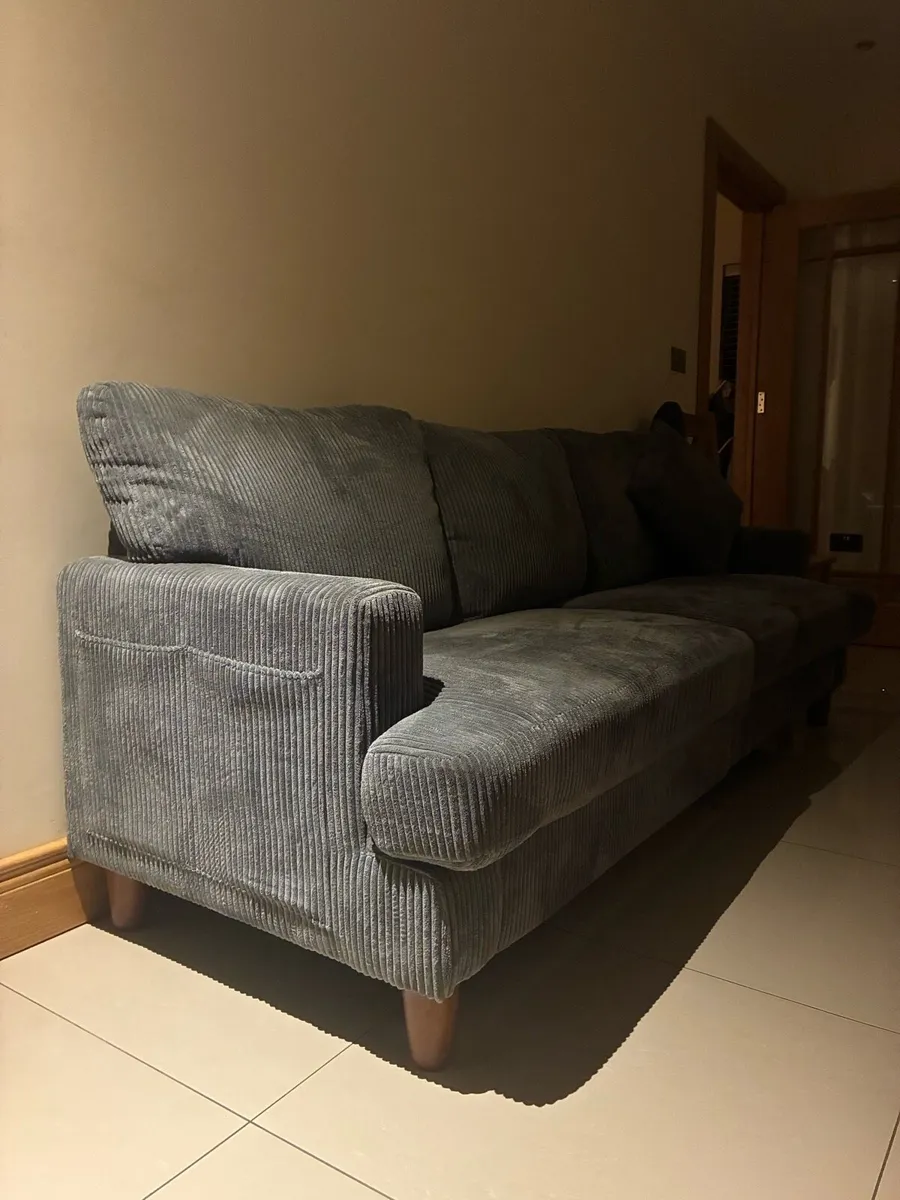 Lounge- 3 seater (washable covers) - Image 3