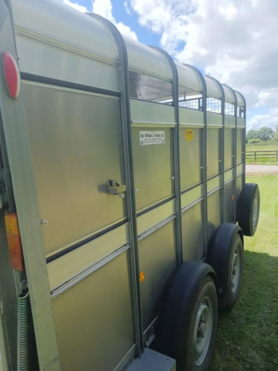 TRAILERS - Image 1