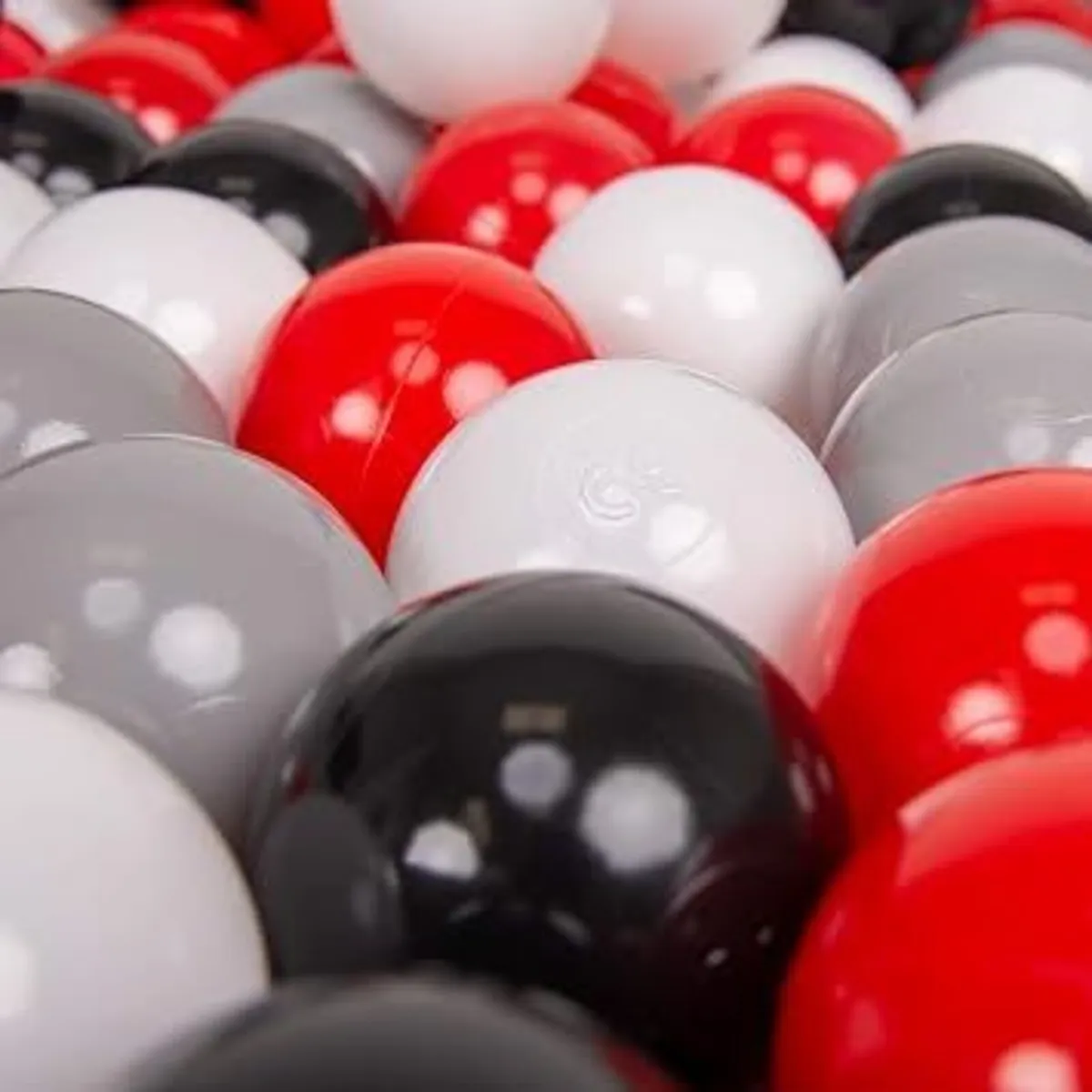 700 Piece Ball Pit Balls 7cm Plastic Kids Play - Image 2