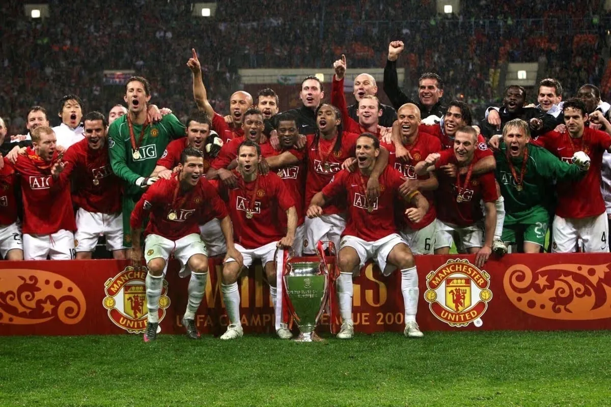 Man Utd Supporter Display Item - Image 3