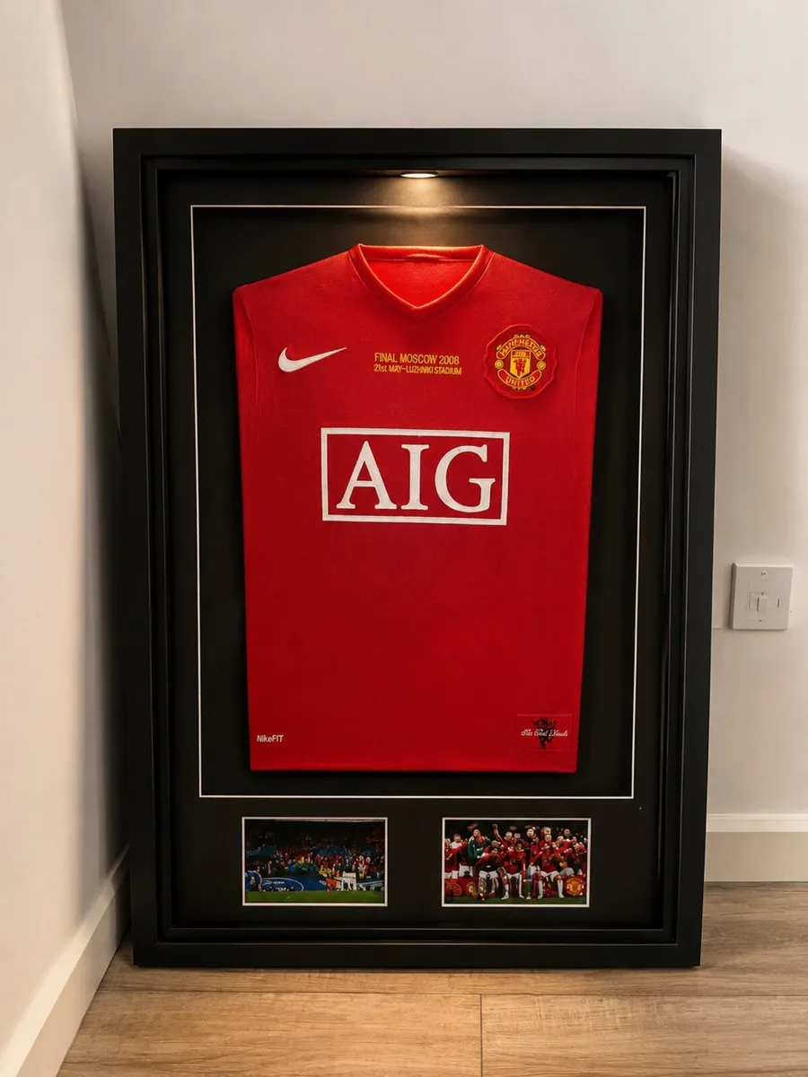 Man Utd Supporter Display Item - Image 1