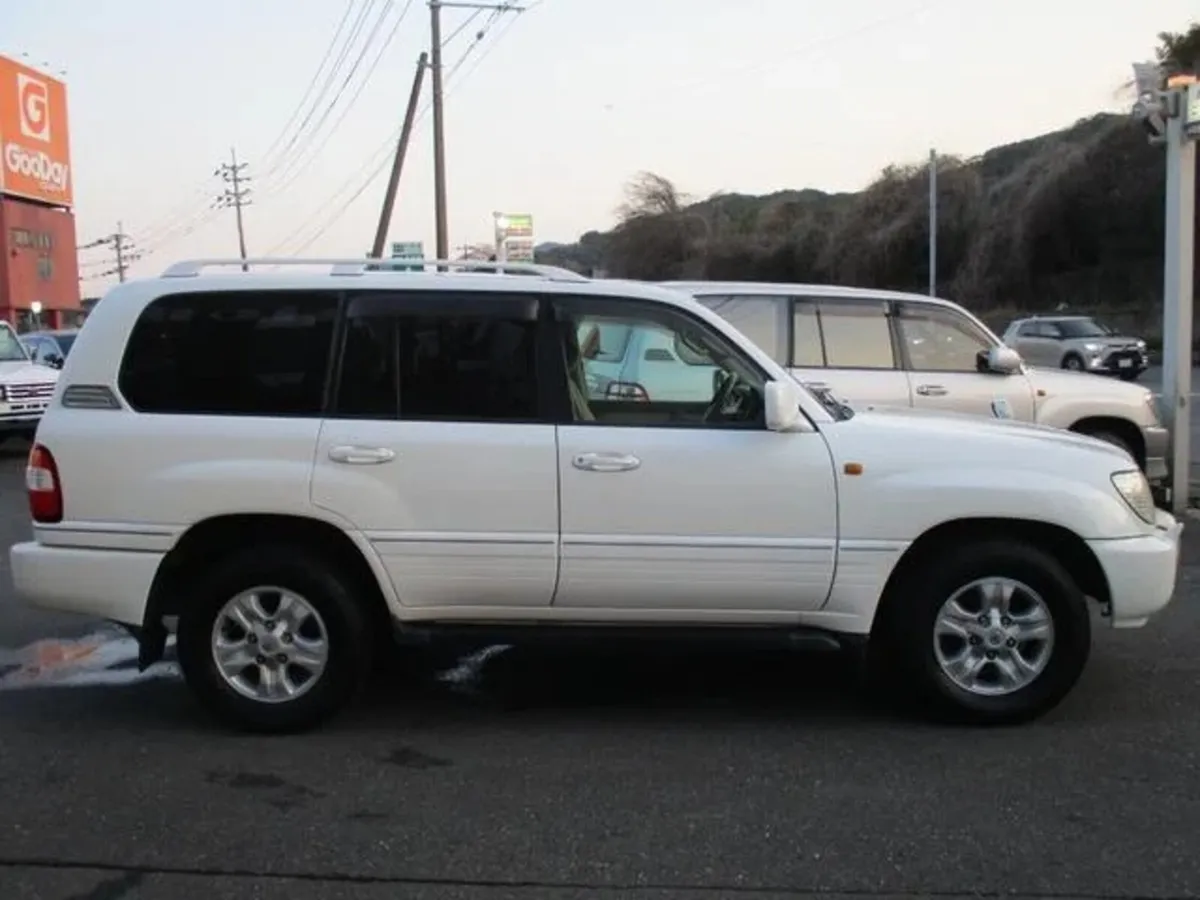 TOYOTA LAND CRUISER 100 VX LIMITED 4.2 Diesel - Image 3