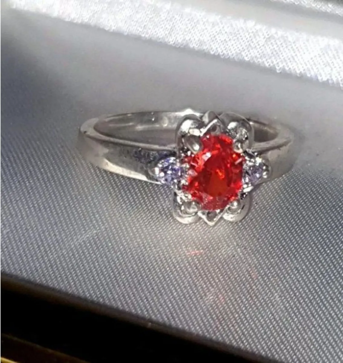 Pristine Vintage Hallmarked Sterling Silver Ring - Image 1