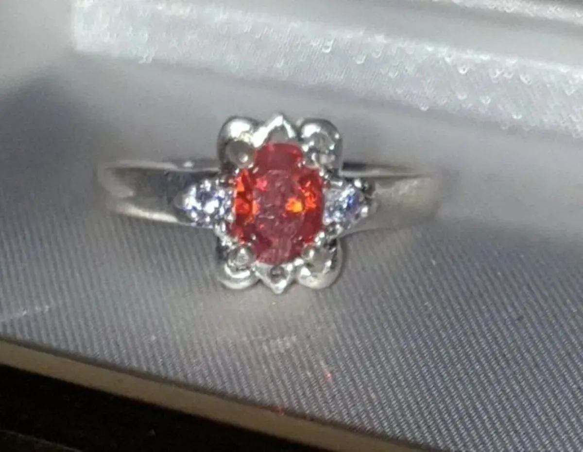 Pristine Vintage Hallmarked Sterling Silver Ring - Image 3