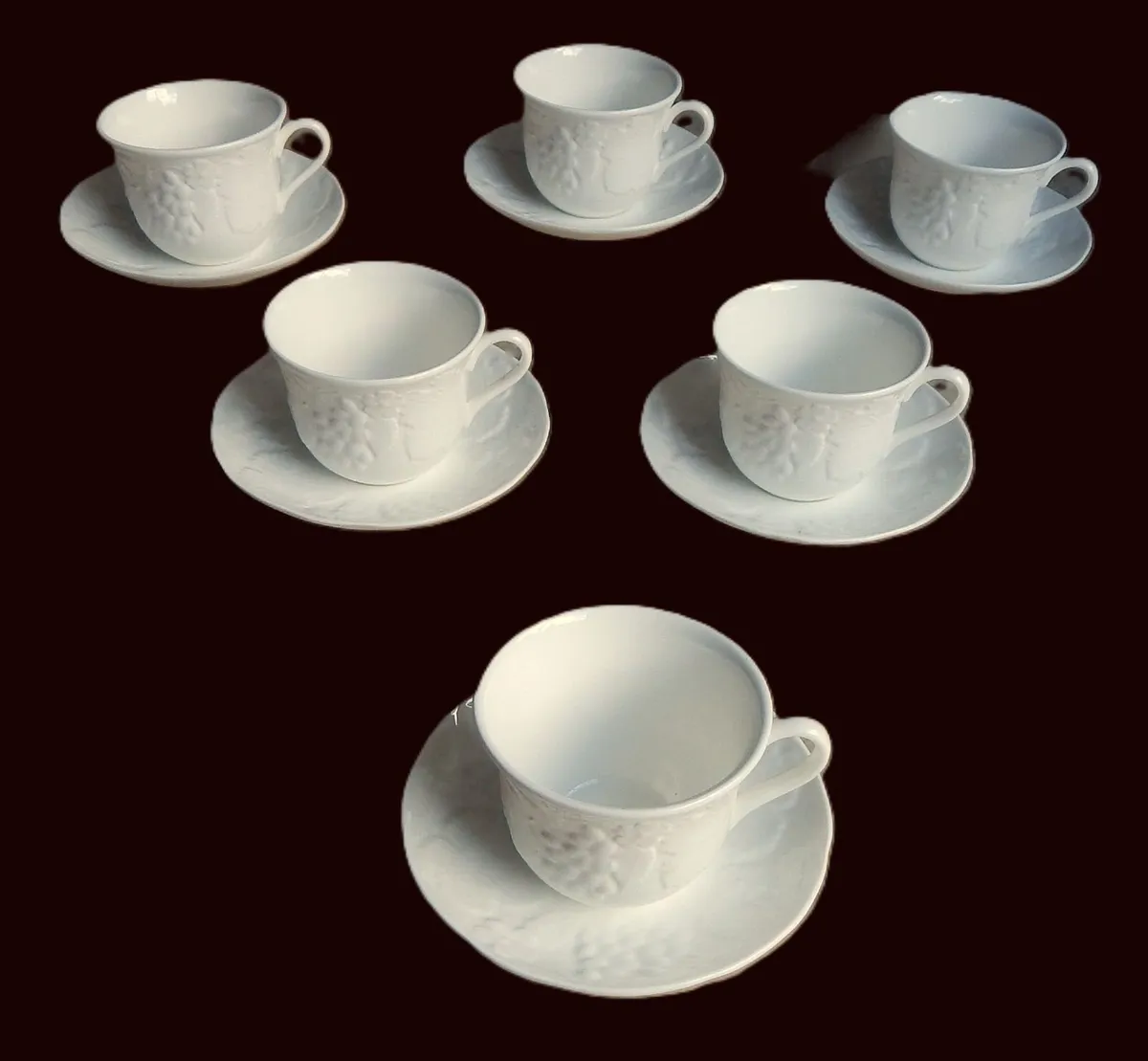 Wedgwood Bone China Strawberry & Vine Tableware - Image 1