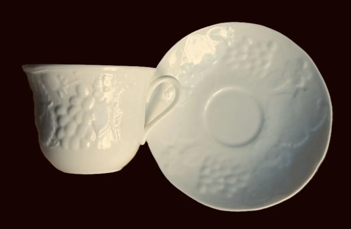 Wedgwood Bone China Strawberry & Vine Tableware - Image 3